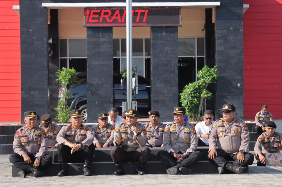 Kapolres Meranti Lakukan Komunikasi Dua Arah dan Beri Motivasi kepada Personel Saat Apel Jam Pimpinan